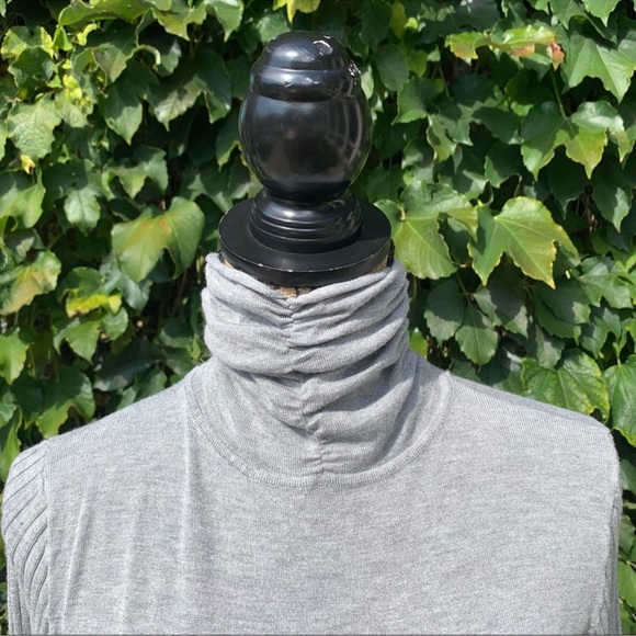 YOKI Gray Ruched Sleeve Turtleneck Sweater, M - Picture 5 of 7